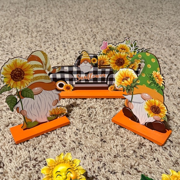 Sunflower bundle #2 contains 5 sitting items gnome decor faux plant & 2 pictures - Picture 2 of 4